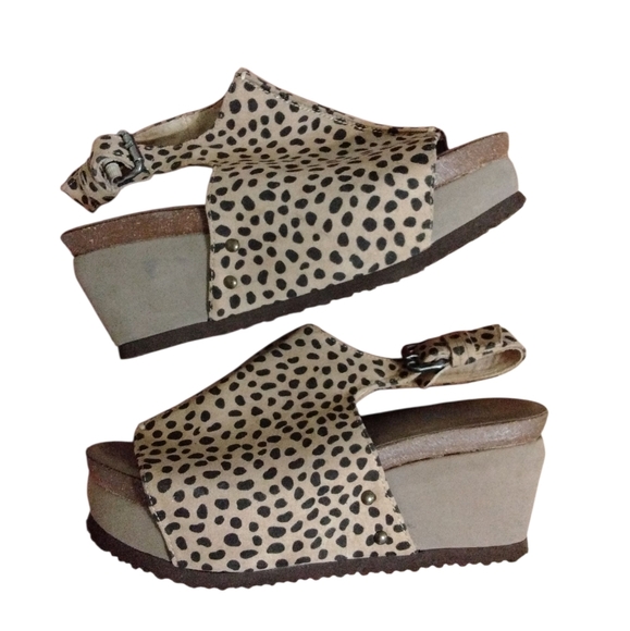 Axxiom Cheetah Print Cushioned Wedge Sandals Black and Tan Sling Back Sandals 8M - Picture 1 of 11